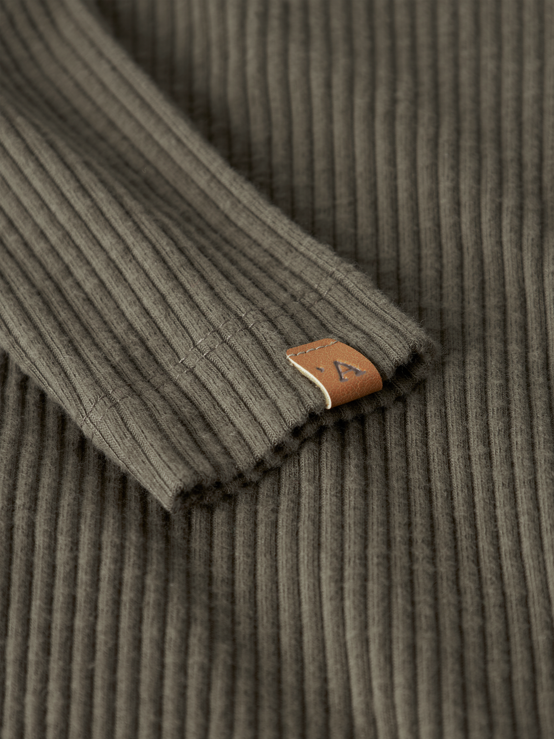 model_shot-front_full